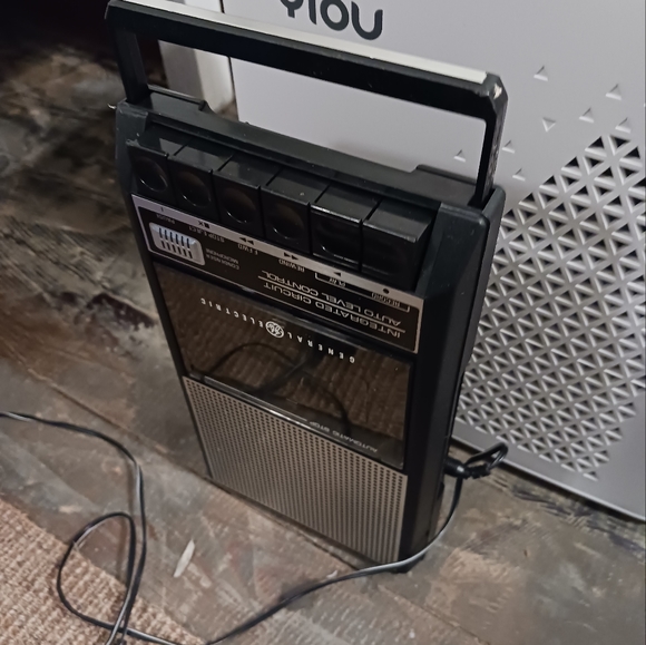 General Electric (GE) Cassette Player/Recorder - Picture 11 of 12